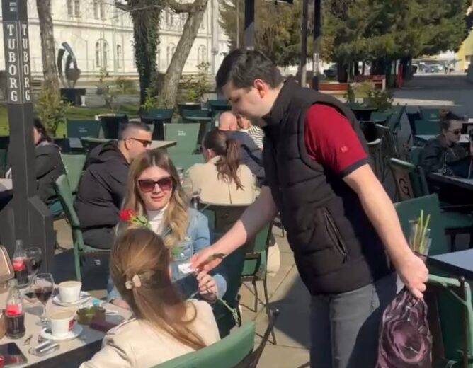 Руже за наше суграђанке поводом 8. марта